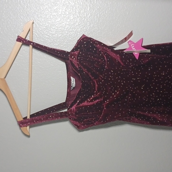 Speechless Velvet mini dress - Picture 3 of 9